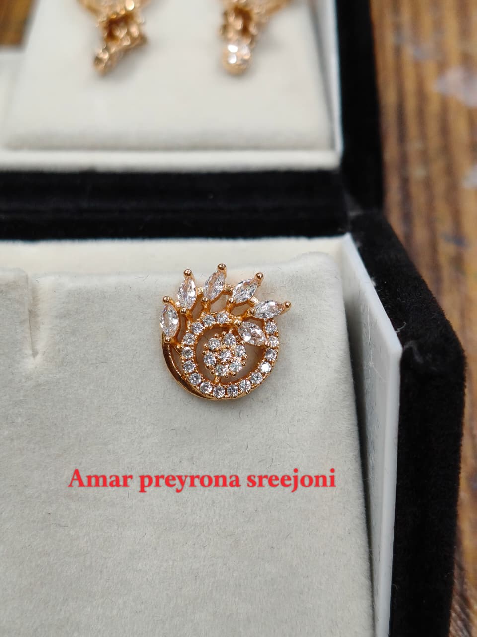 A very beautiful rose gold color ad collection earring sets usable for girls and womens