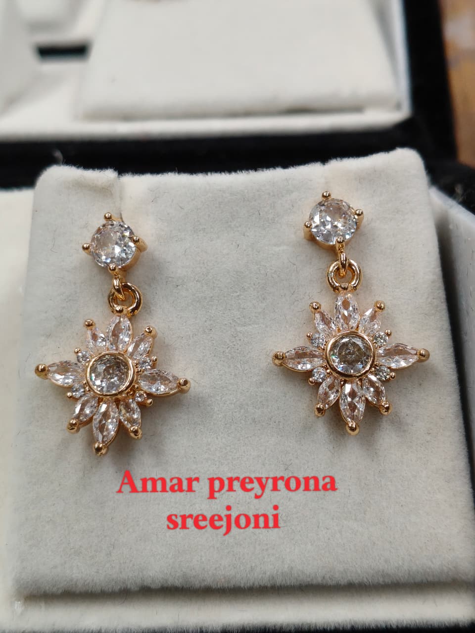 A very beautiful rose gold color ad collection earring sets usable for girls and womens