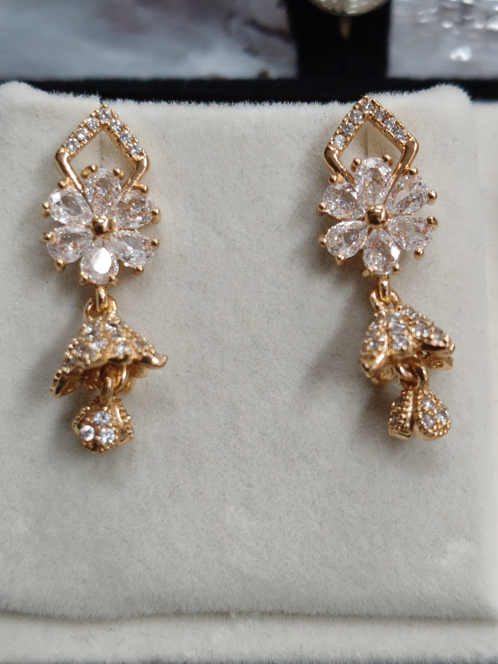 A very beautiful rose gold color ad collection earring sets usable for girls and womens