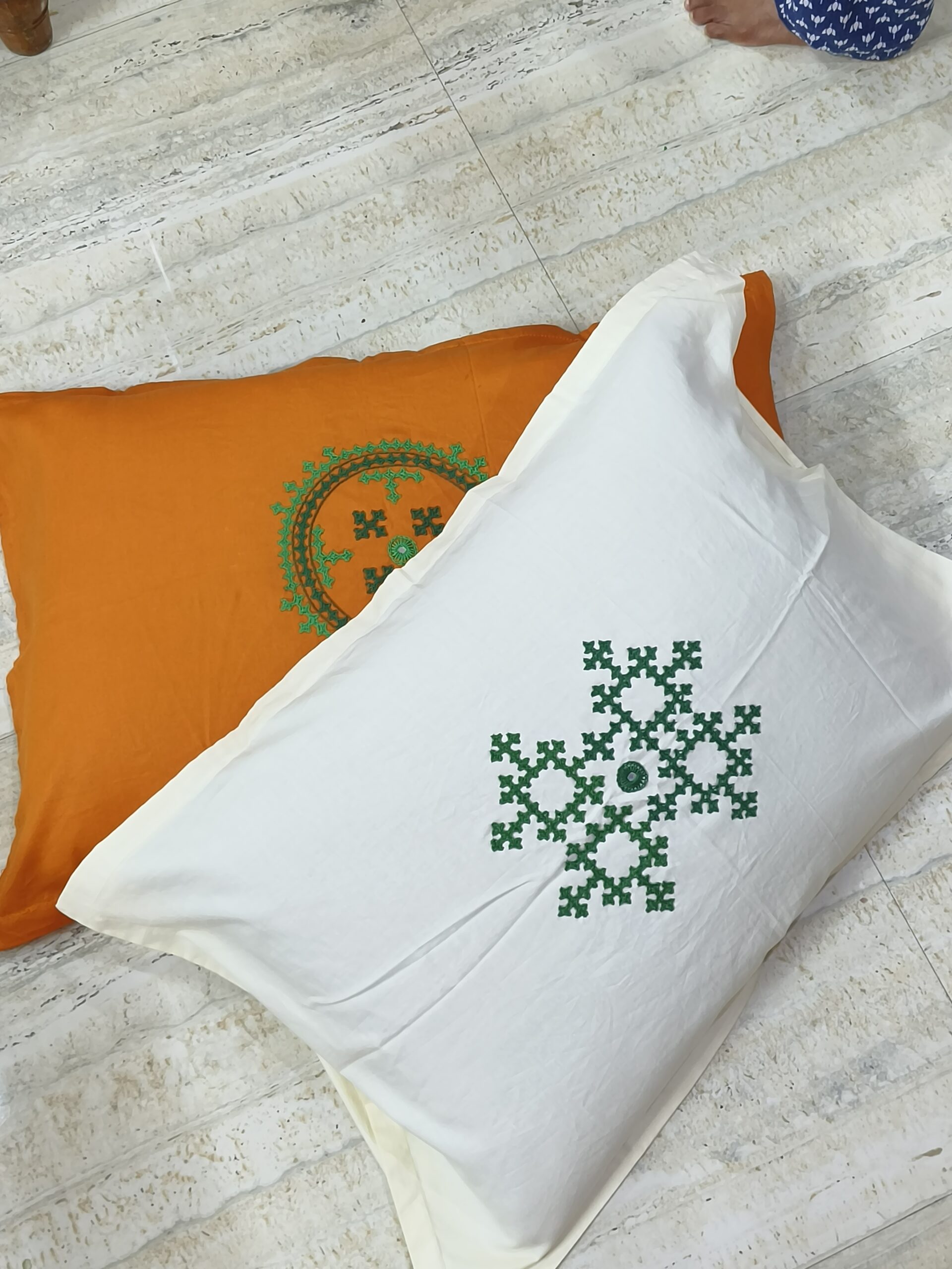 Embroided pure cotton white,yellow,and orange color combination double size bedsheet with 2pillow cover