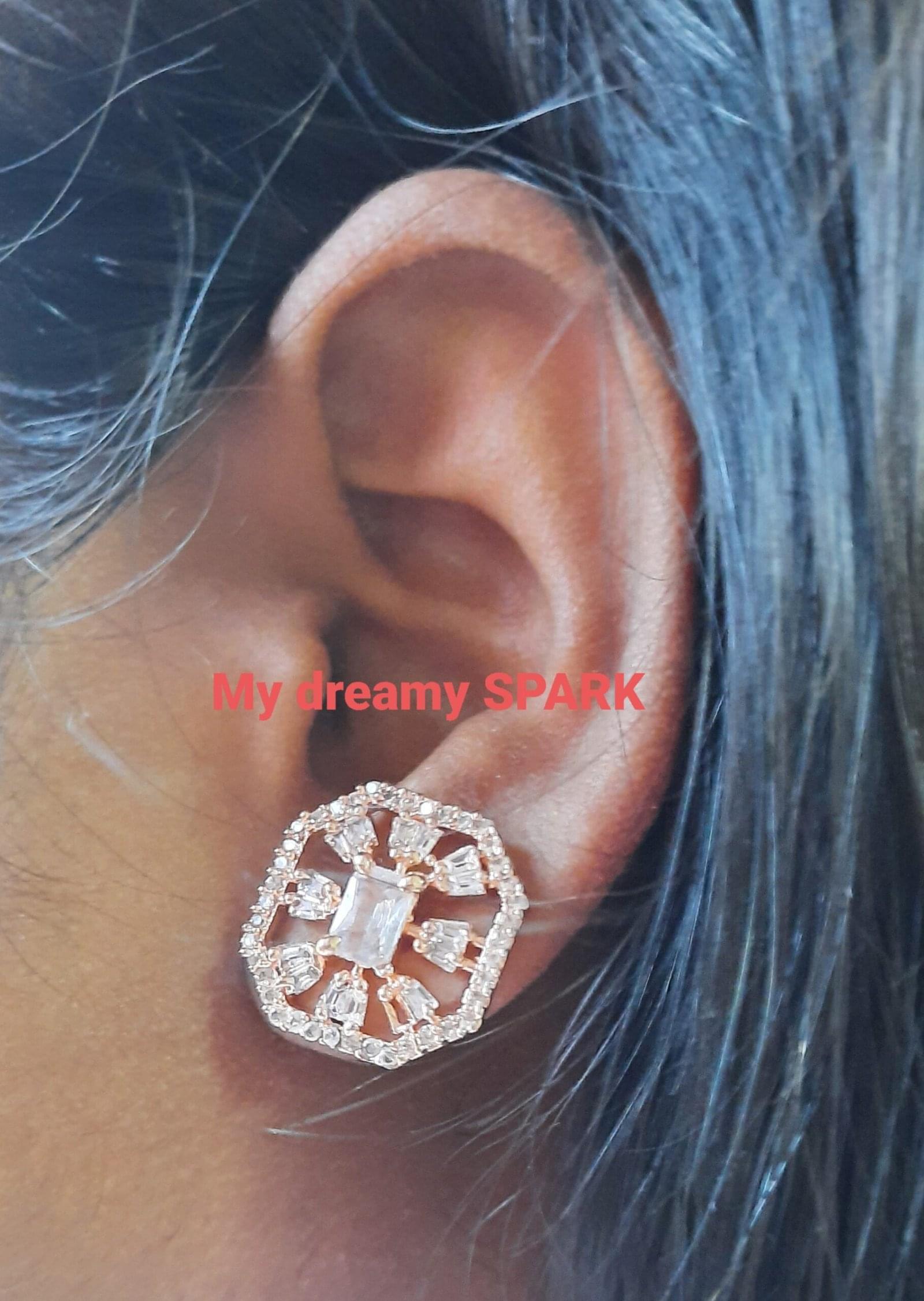A BEAUTIFUL AD COLLECTION ROSE GOLD COLOR CLIP EARRING SET