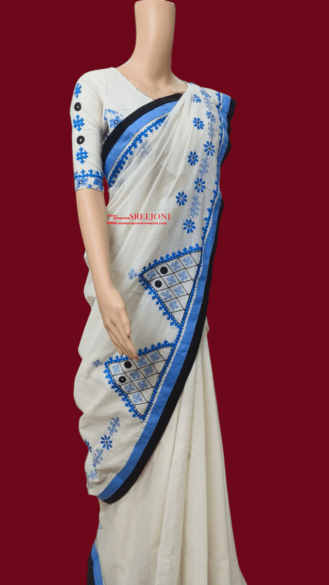 Hand Embroided Pure Kerela Cotton White And Blue Color Combination Saree With Fee Size Blouse