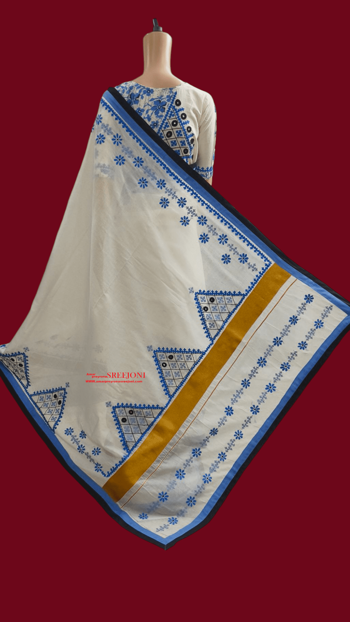 Hand Embroided Pure Kerela Cotton White And Blue Color Combination Saree With Fee Size Blouse